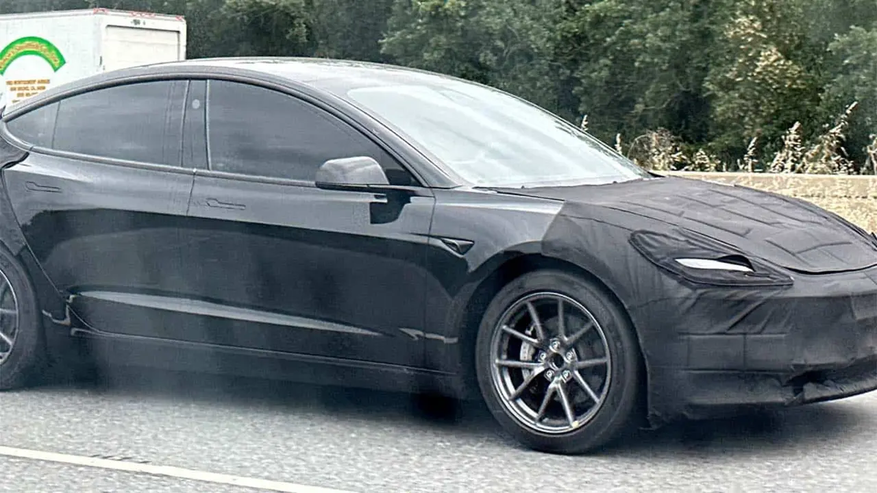 Foto de un prototipo del nuevo Tesla Model 3 (Proyecto Highland)