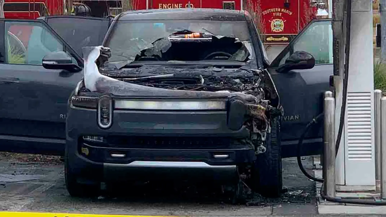 Rivian-R1T-incendio-estacion-carga-California
