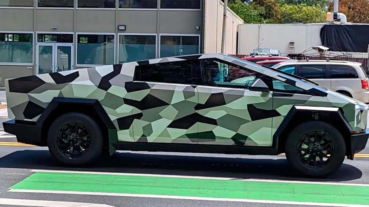 Tesla Cybertruck con camuflaje
