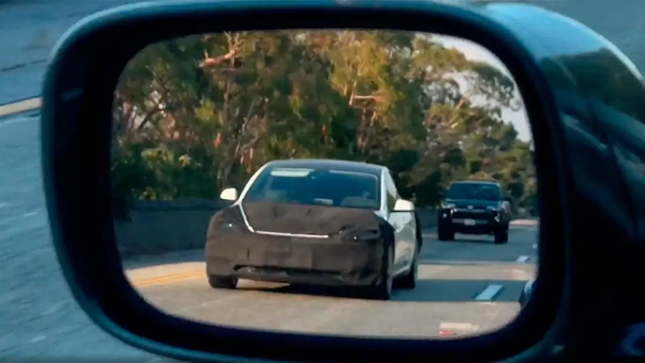 nuevo Tesla Model 3 cazado en la carretera