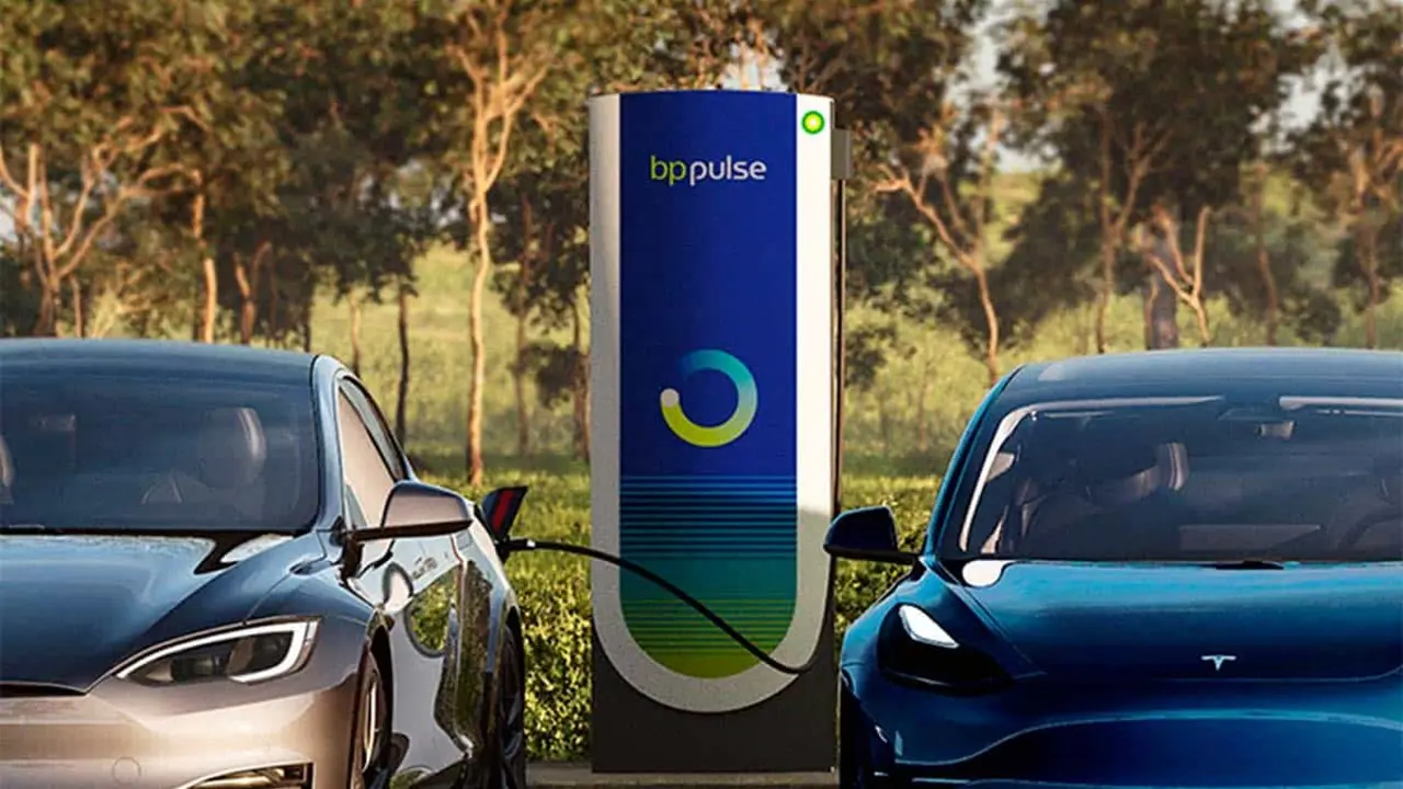 BP Pulse - Supercharger Tesla