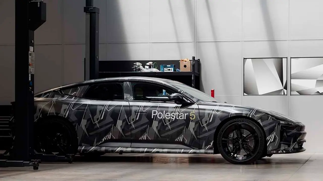 Polestar-5_camuflaje-perfil