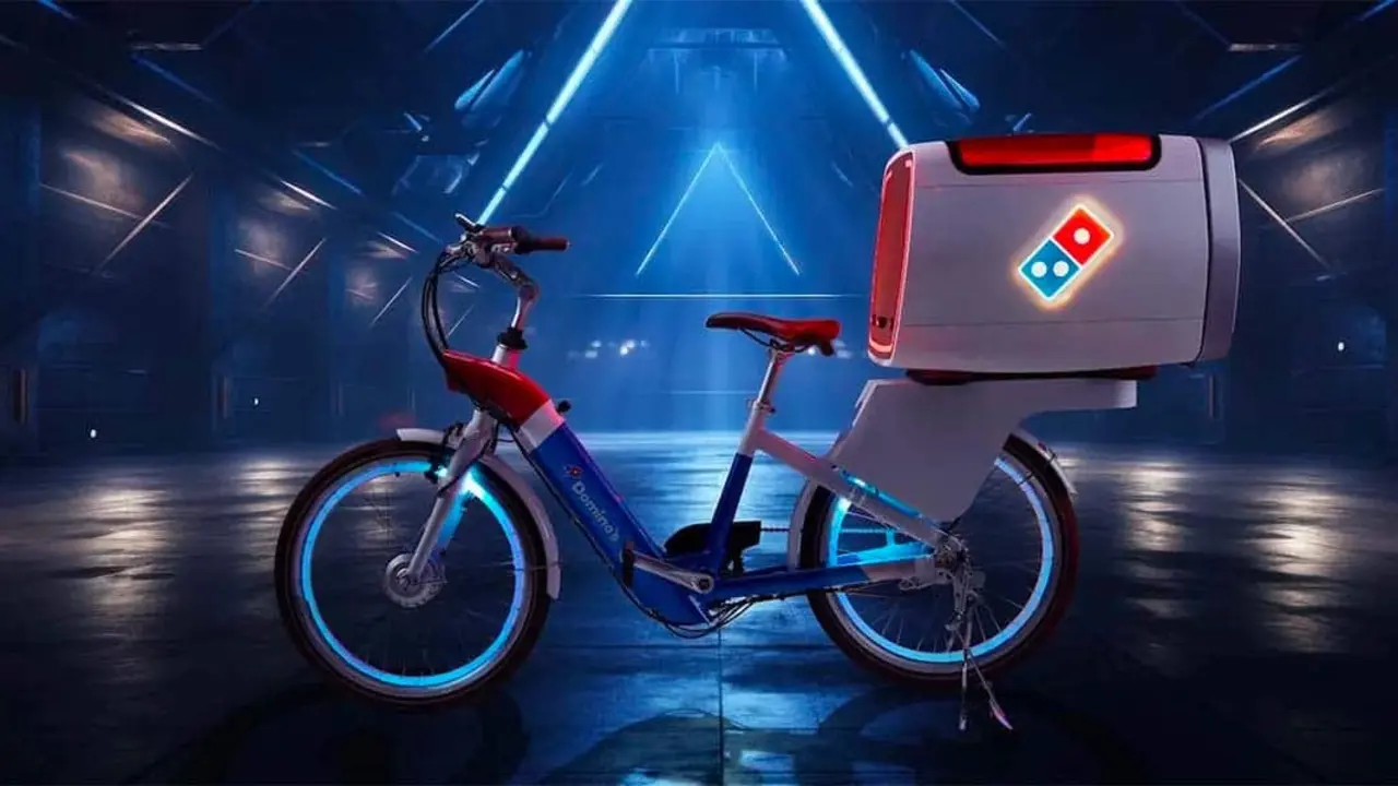 Bicicleta el&eacute;ctrica de Domino's Pizza con horno incorporado