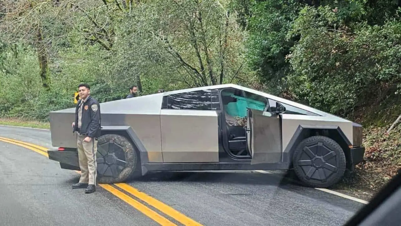 Tesla Cybertruck accidente