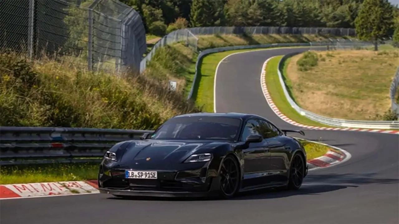Porsche Taycan en el circuito de N&uuml;rburgring