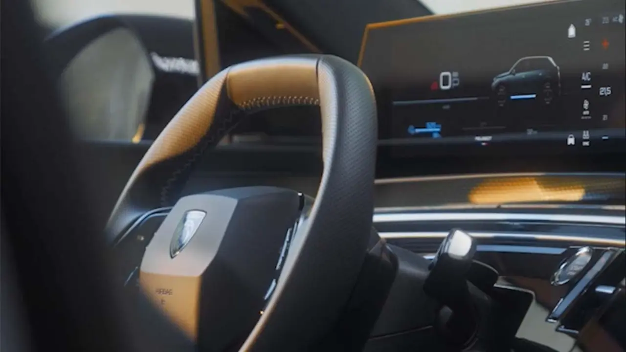 Peugeot e-5008, primera foto del interior