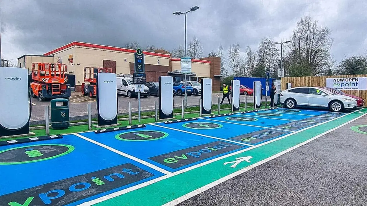 Supercharger V4 Tesla de evpoint