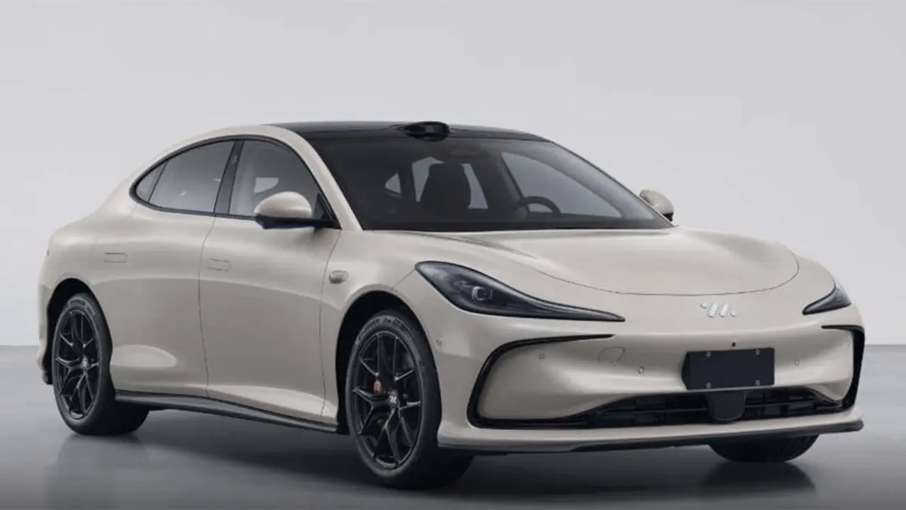 IM L6 - coche el&eacute;ctrico con bater&iacute;a de estado s&oacute;lido