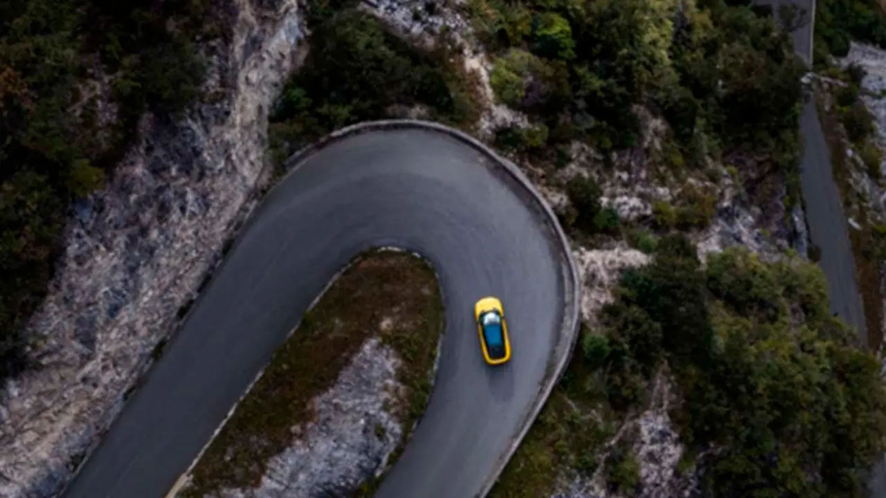 Lotus-Eletre_carretera-arriba