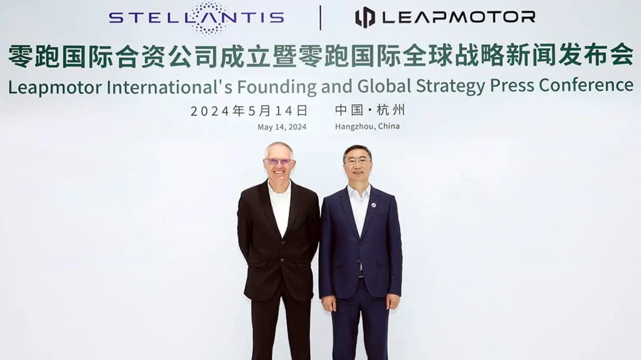 Empresa-conjunta-Leapmotor-International_Stellantis-CEO-Carlos-Tavares_Leapmotor-Founder-Chairman-and-CEO-Jiangming-Zhu