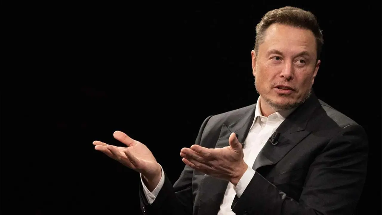 Elon Musk pensativo