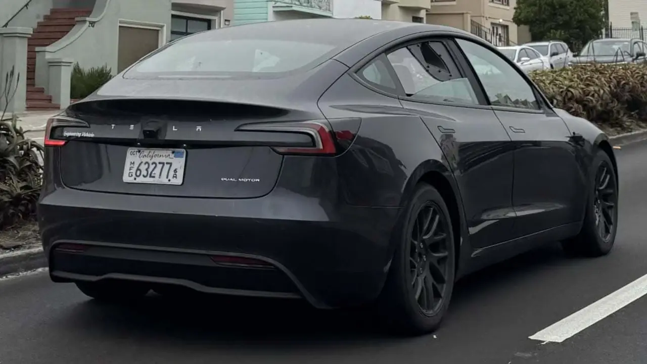 Mula Tesla Model 3 - Robotaxi sin retrovisores