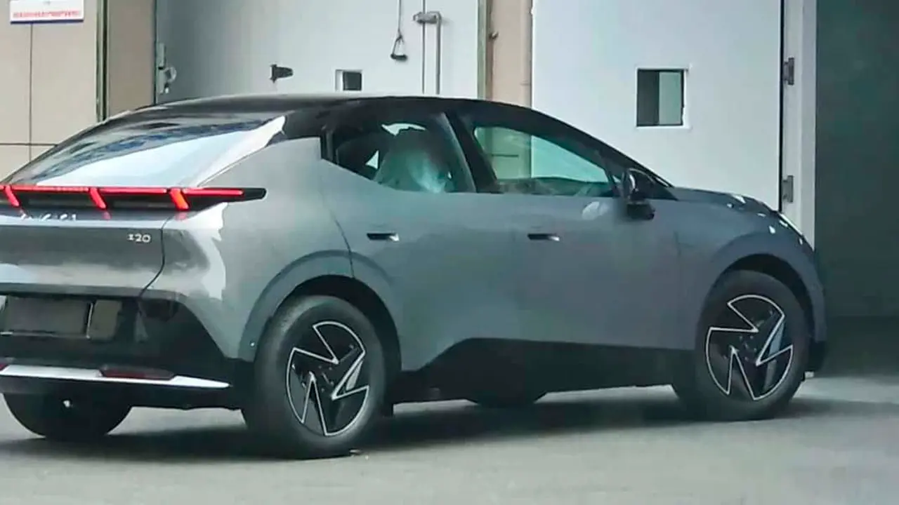 Lynk-Co-Z20_