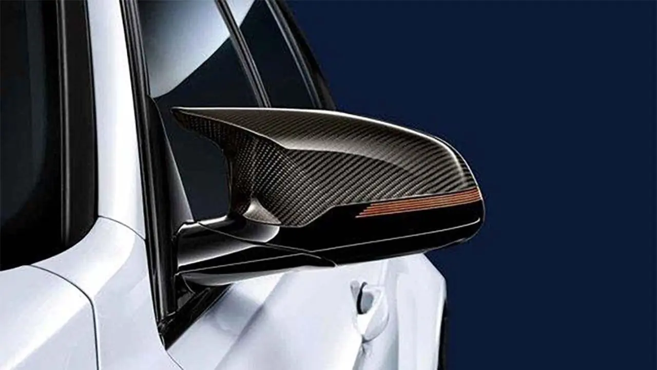 Retrovisores de un BMW M Performance