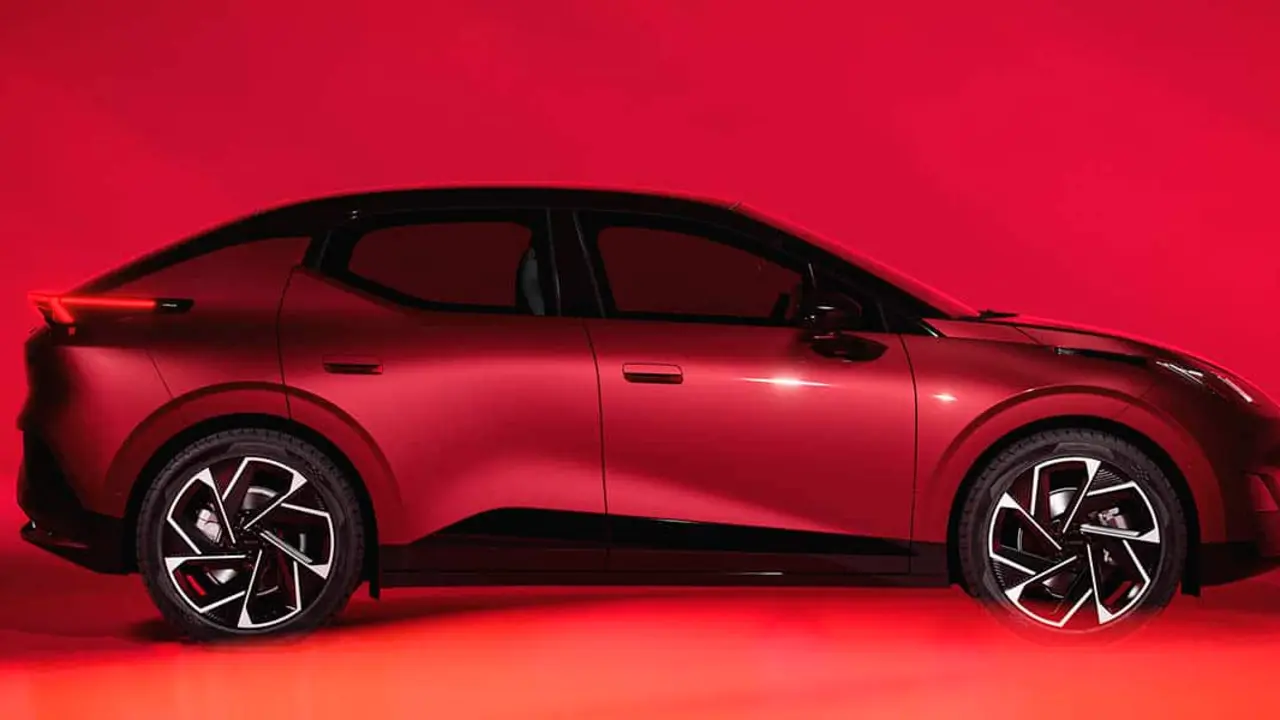 Lynk & Co 02 vista lateral