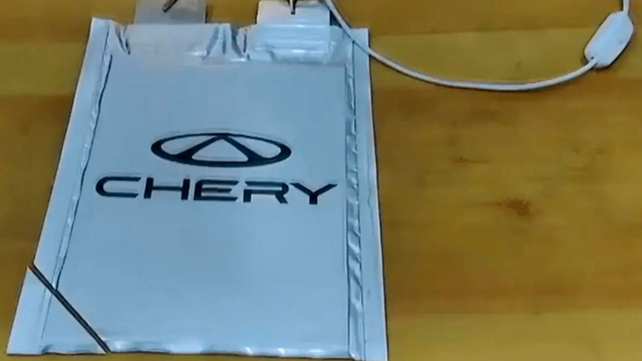 Bater&iacute;a de estado s&oacute;lido de Chery