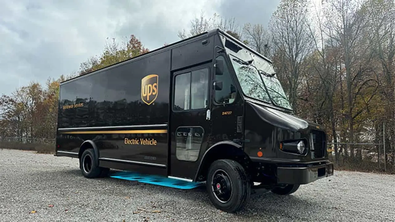 UPS camiones el&eacute;ctricos con carga inductiva