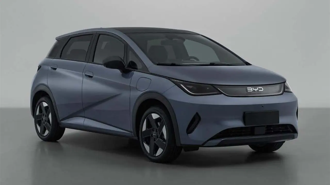 El BYD Dolphin est&aacute; entre el Surf y el ATTO 2