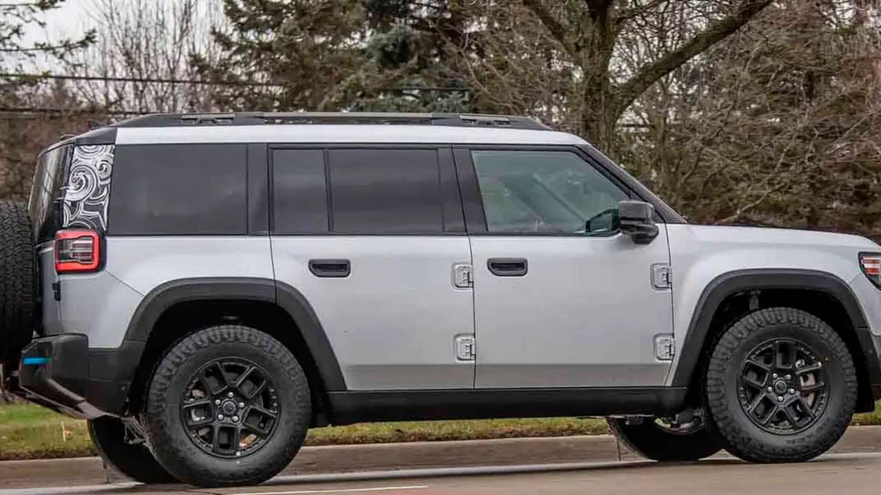 Jeep-Recon_cazado_lateral