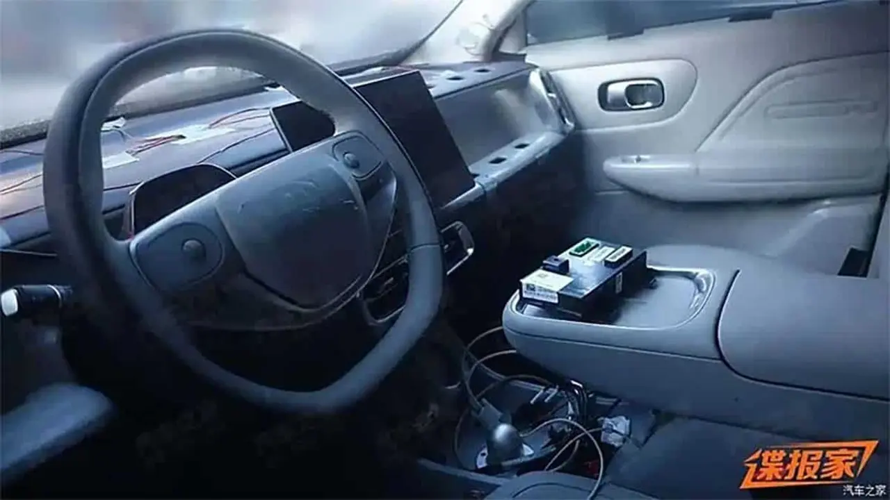 Interior Leapmotor B10 - fotos esp&iacute;as
