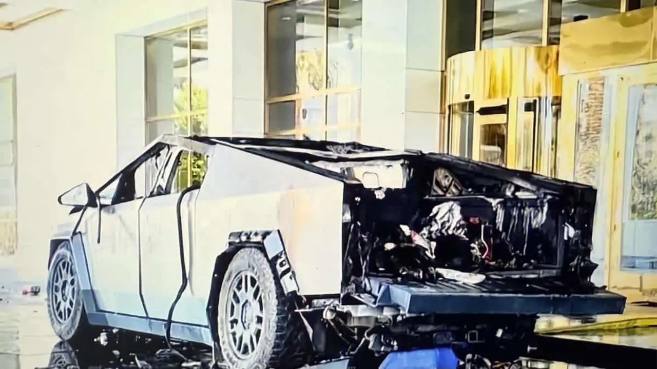 Tesla Cybertruck tras explotar