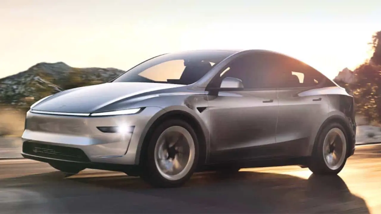 Tesla Model Y Juniper en color plateado