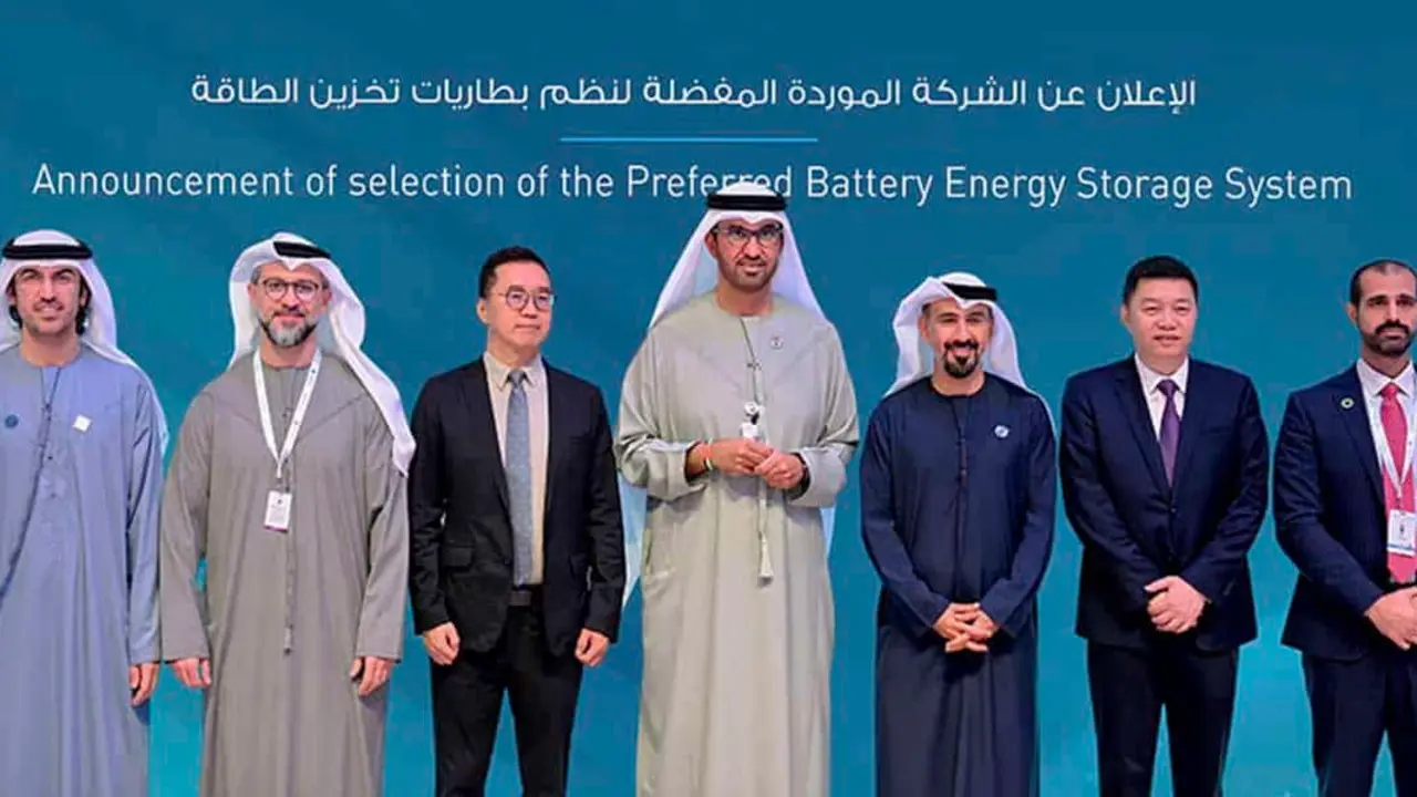 Proyecto-solar-almacenamiento-energetico_Emiratos-Arabes-Unidos