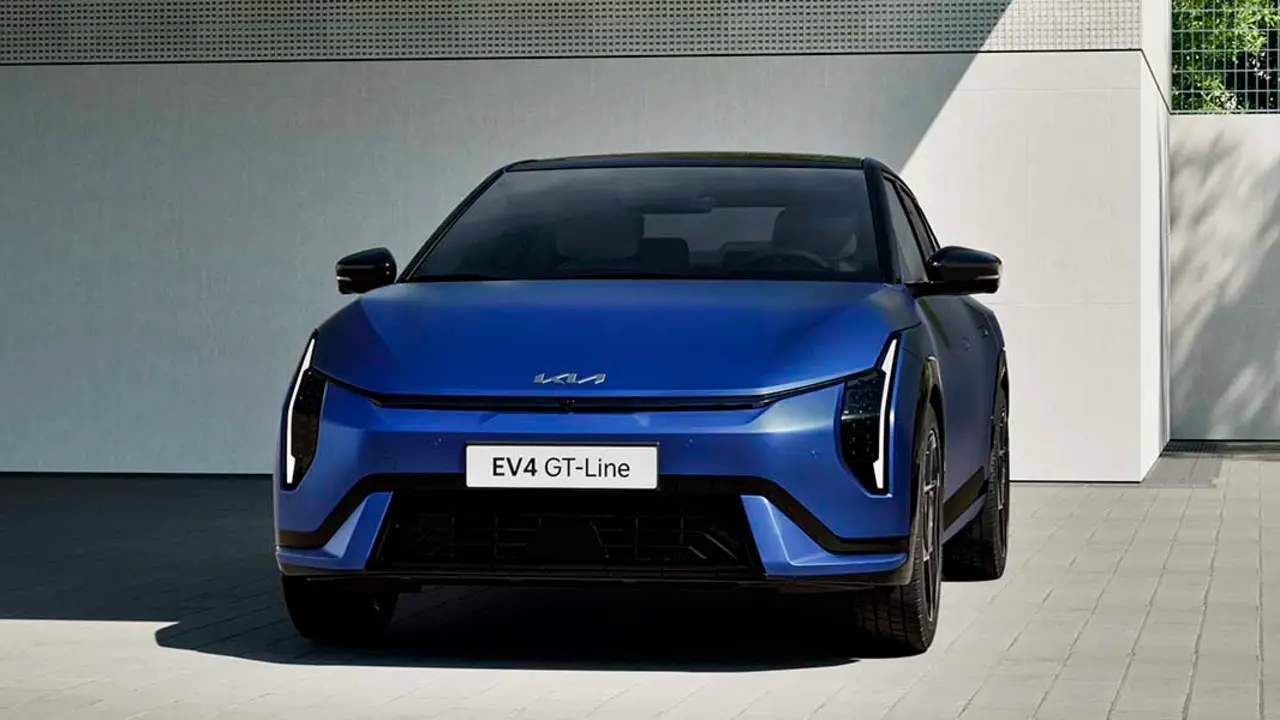 KIA-EV4-sedan_frontal-azul