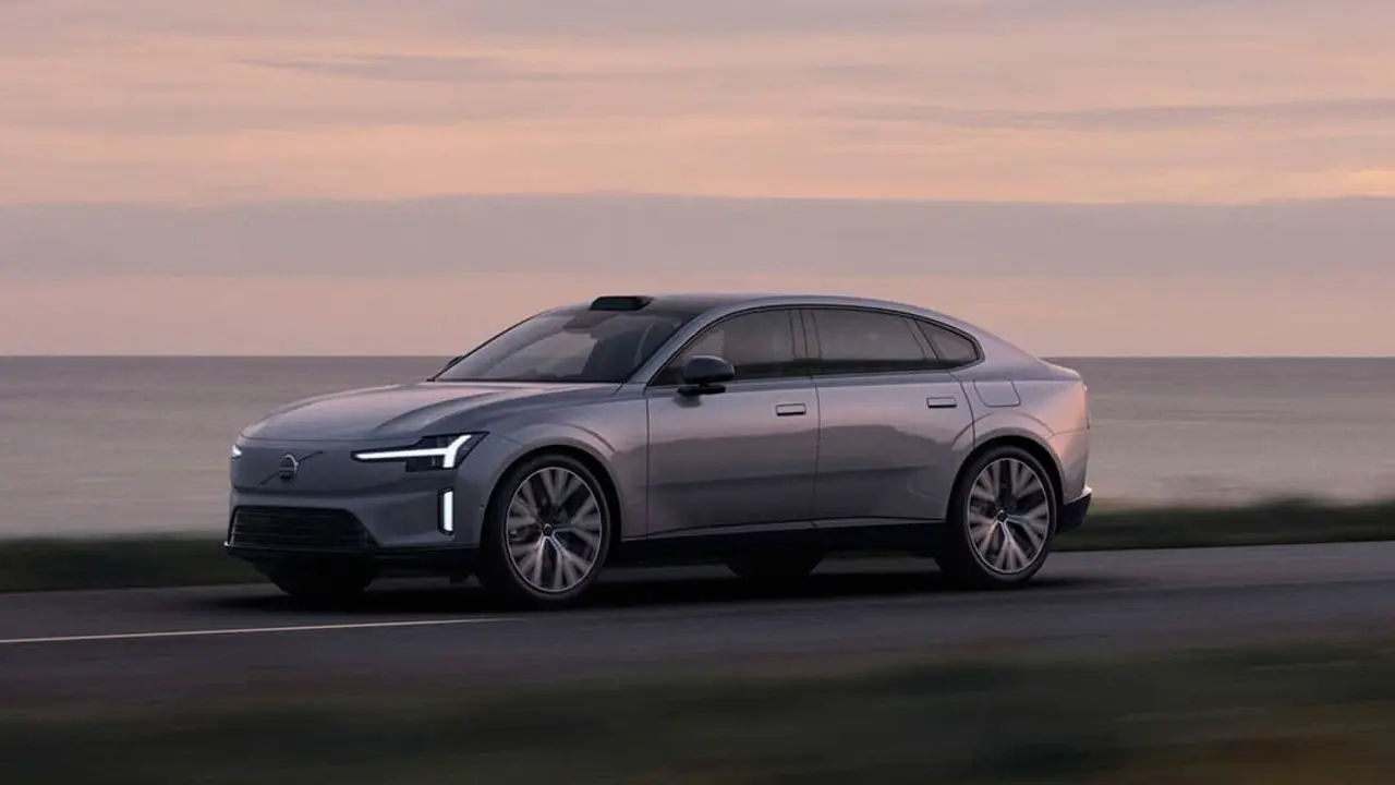 Volvo_ES90_carretera