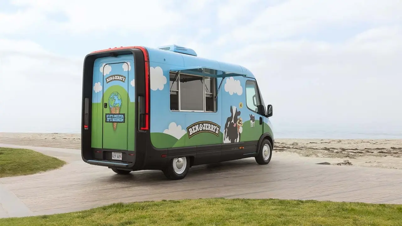 furgoneta el&eacute;ctrica Rivian para helados Ben & Jerry&acute;s