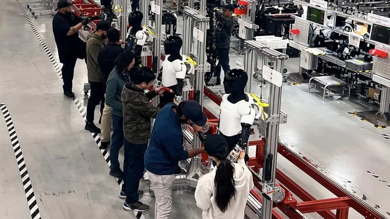 L&iacute;nea de producci&oacute;n del Tesla Optimus