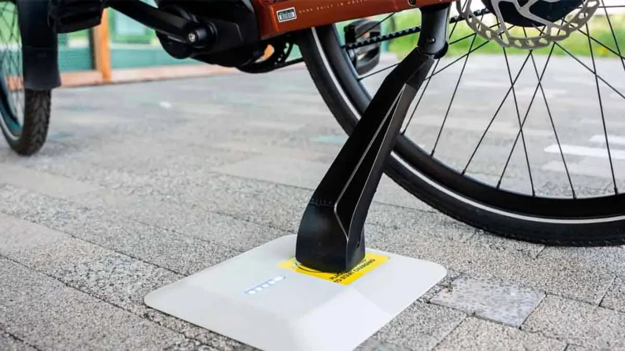 Cargador-inalambrico-bicicletas-electricas-TILE_pata
