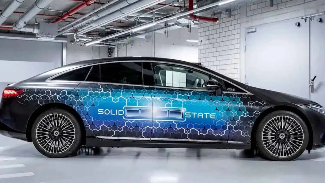 Mercedes-Benz-EQS_lateral-bateria-estado-solido