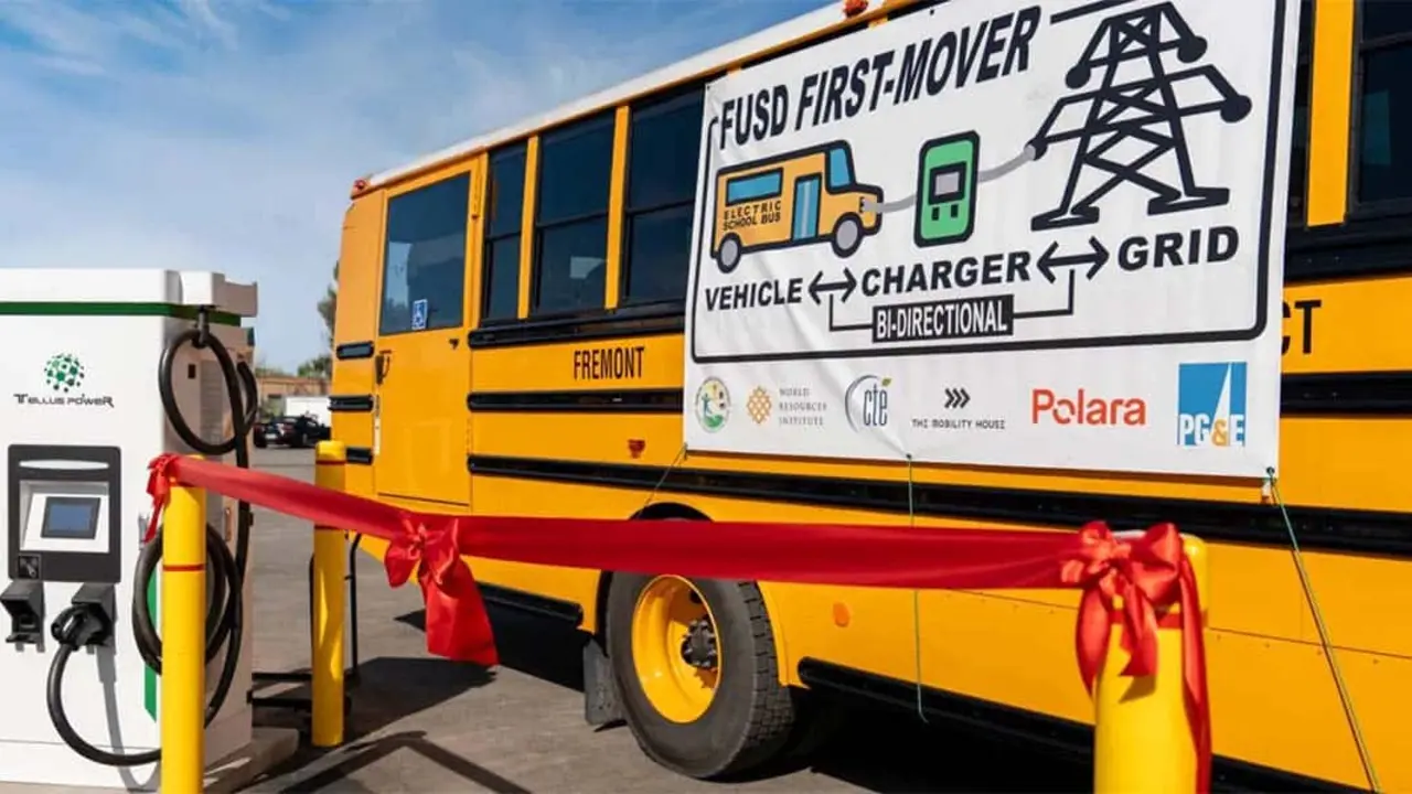 Autob&uacute;s el&eacute;ctrico escolar con tecnolog&iacute;a V2G