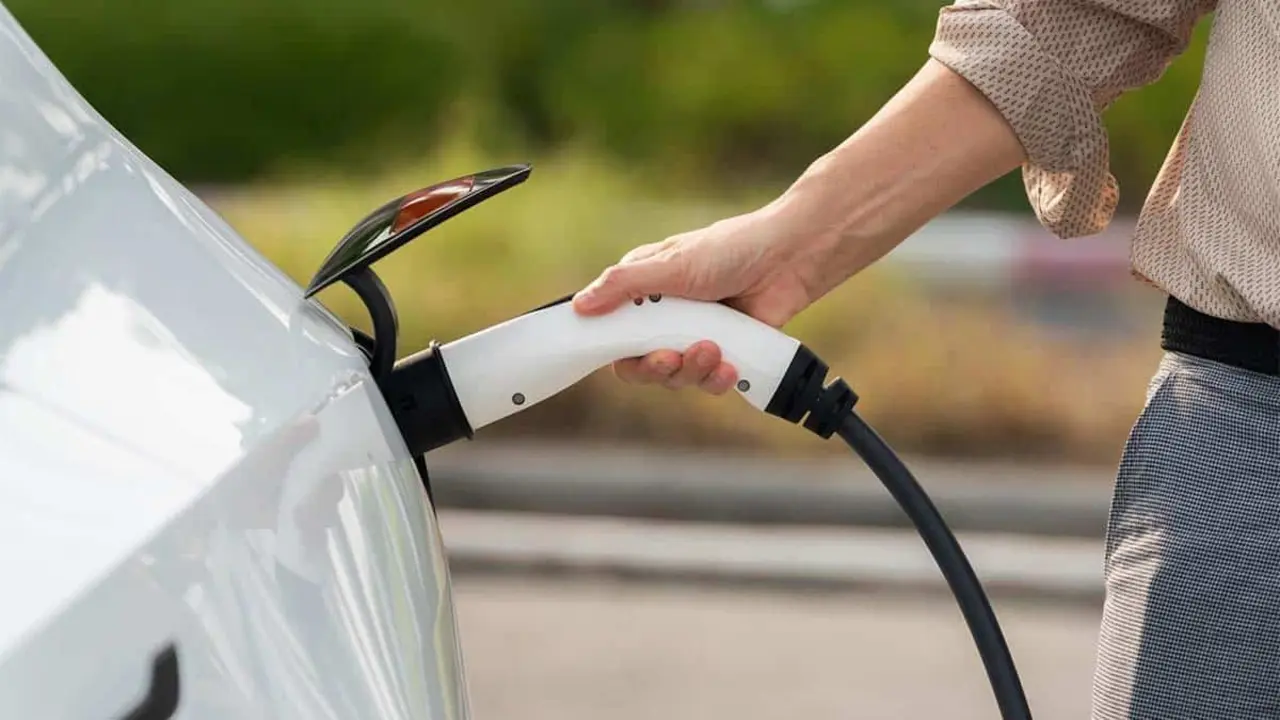 Cargar coche el&eacute;ctrico - cuanto cuesta