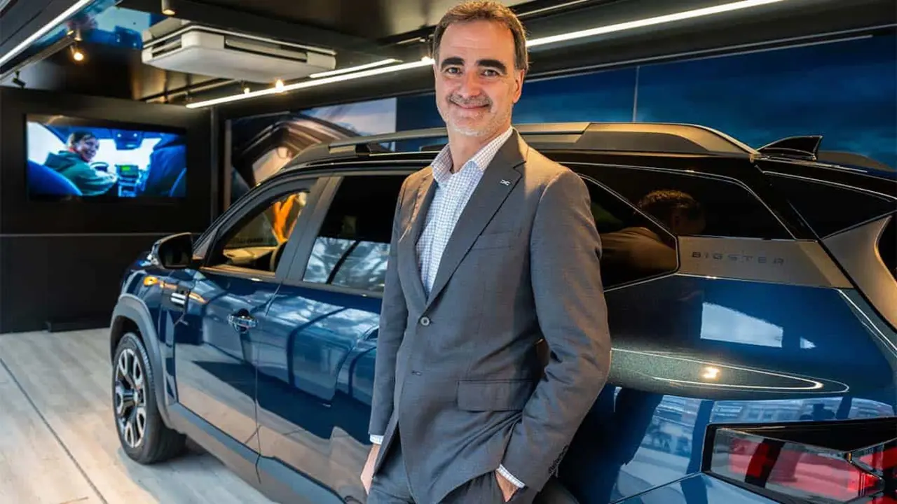 Laurente Sengenes, actual CEO de Dacia posando