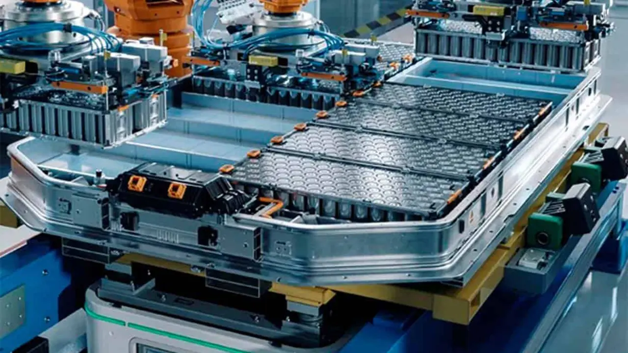 Proceso del reciclaje de una bater&iacute;a de un coche el&eacute;ctrico