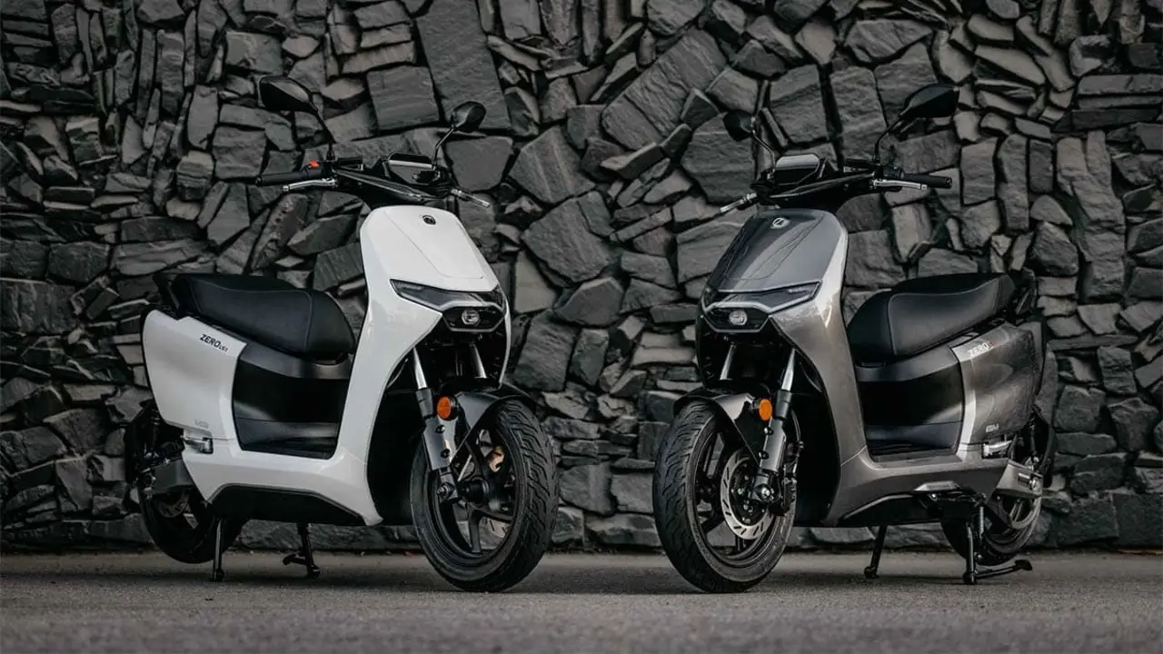 Scooter Zero LS1 de color blanco y color gris