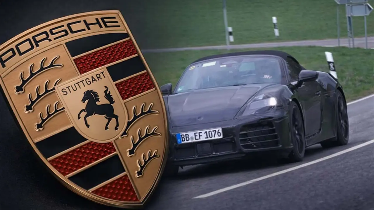 El Porsche 718 el&eacute;ctrico en acci&oacute;n en una carretera, mostrando su rendimiento y estilo deportivo en un entorno de prueba.