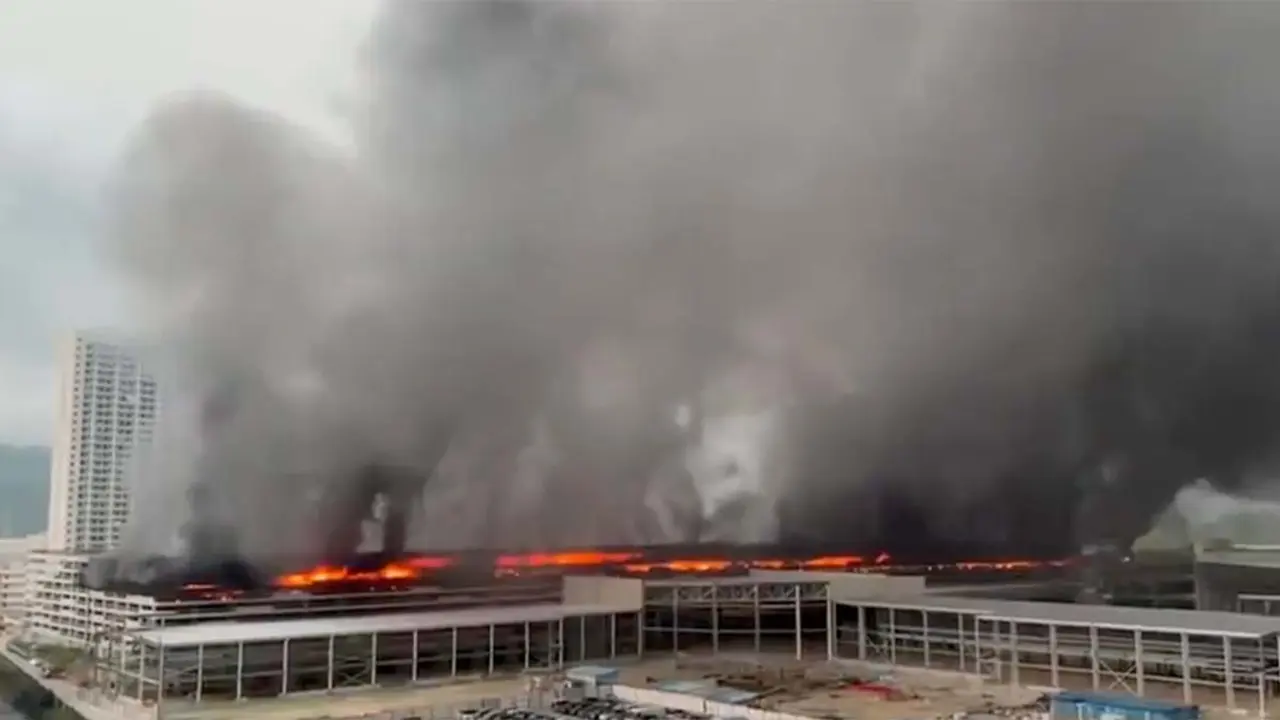 Incendio f&aacute;brica BYD en China