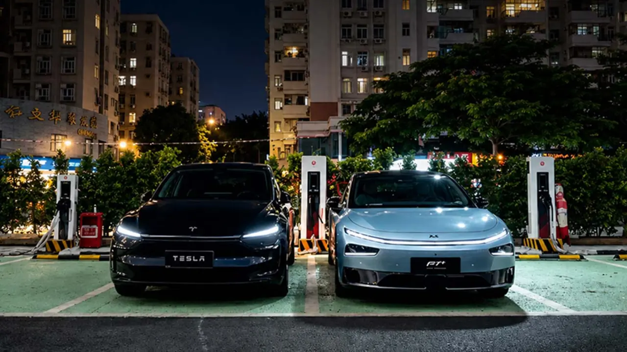 Comparativa de carga entre un Xpeng P7+ y un Tesla Model Y