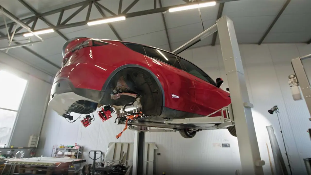 Cambio de bater&iacute;a en un Tesla Model Y