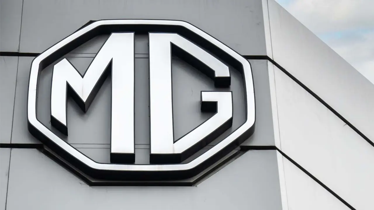 Logotipo de MG en un edificio