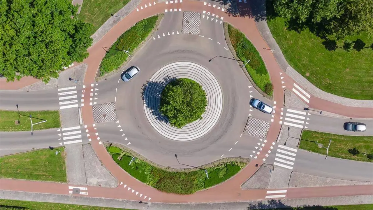 rotonda-holandesa-coches-ciclistas