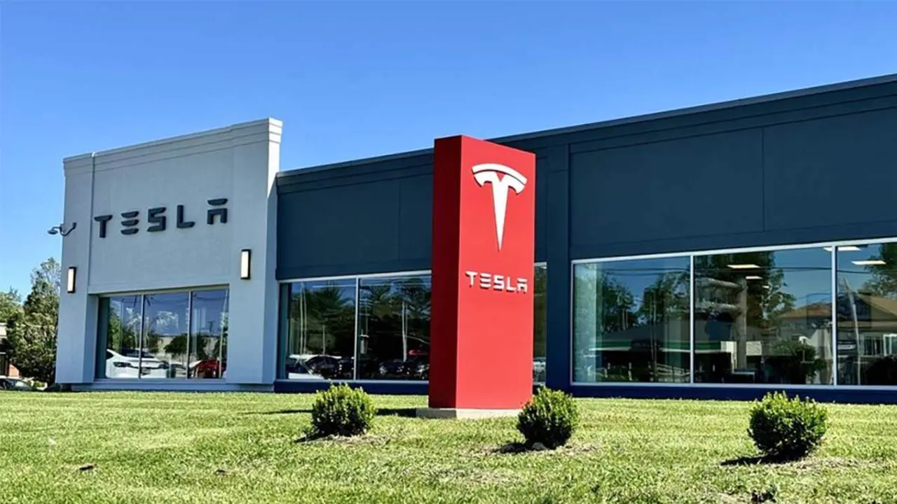 tesla-service-center-totem-rojo