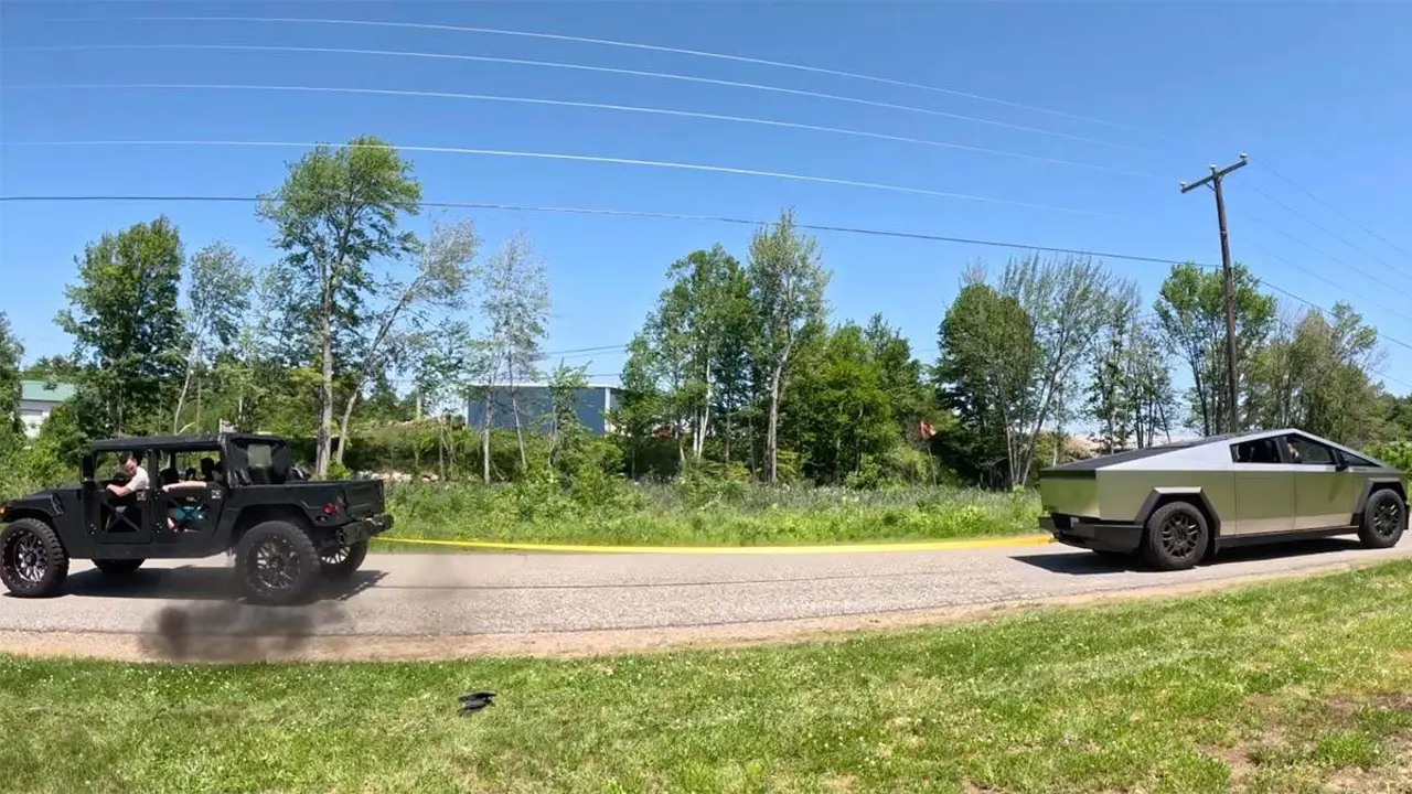 tesla-cybertruck-vs-Humvee