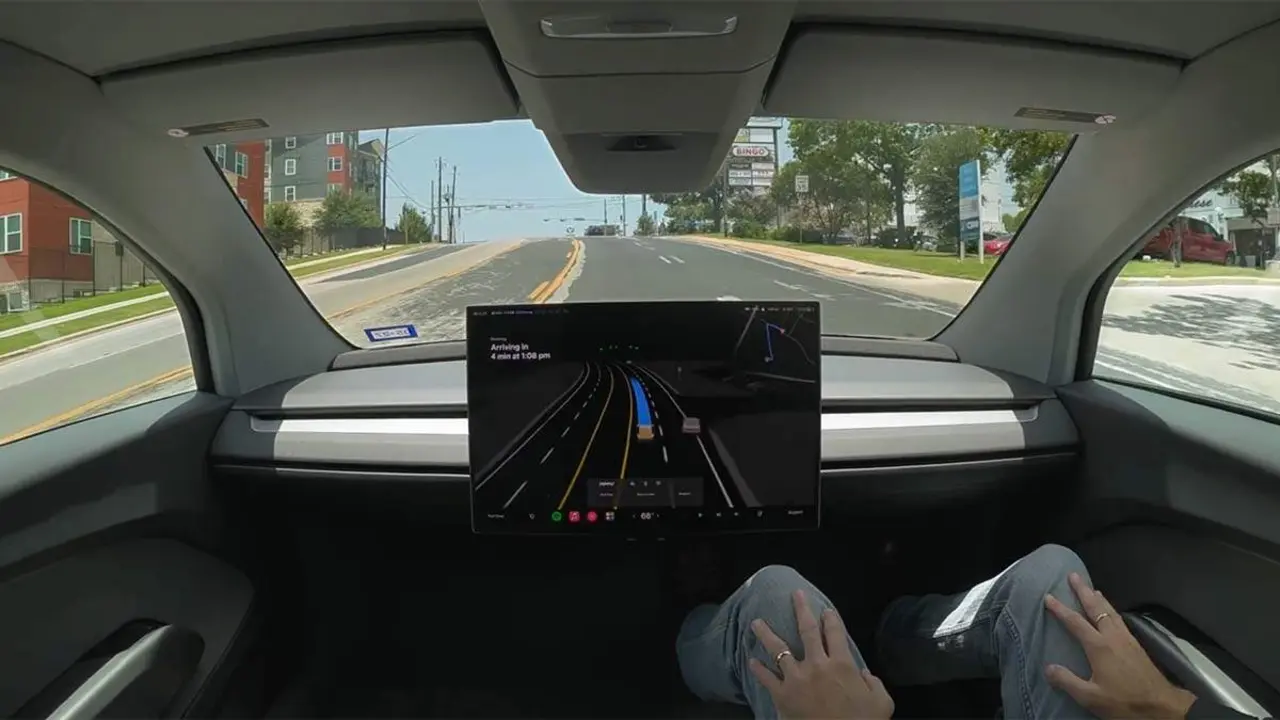 tesla-cybercab-inicio-pruebas-entorno-real-austin