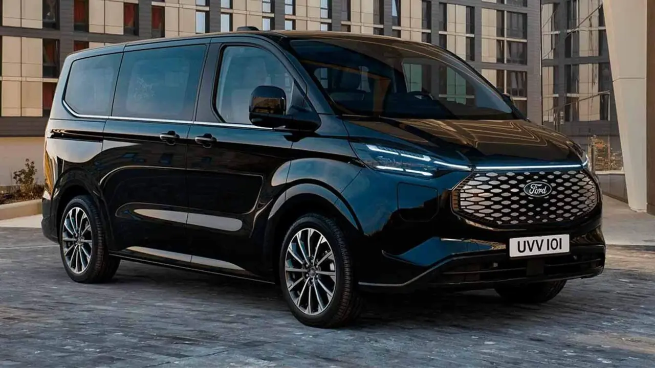 Ford-E-Tourneo-Custom_