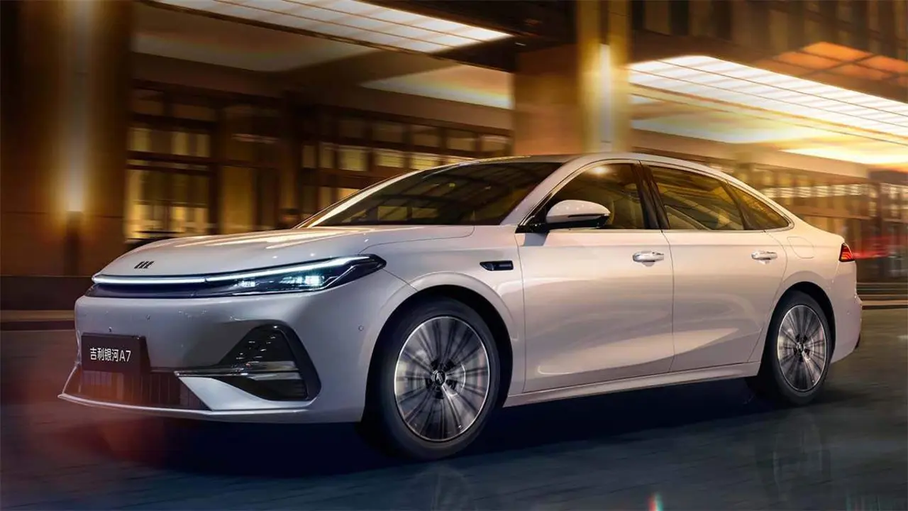 geely-galaxy-a7-em-phev