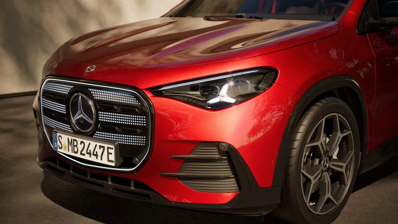 Detalle de la parte frontal del Mercedes-Benz GLA